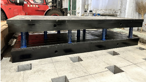 哈爾濱電機廠，應用我公司高強無收縮灌漿料，對水輪機室廠房實驗室基礎平臺，進行地腳螺栓錨固